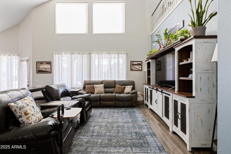 3951 E Cullumber St_24