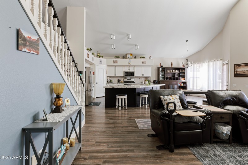 3951 E Cullumber St_25