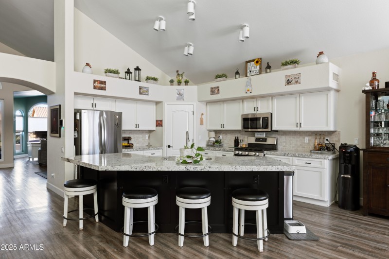 3951 E Cullumber St_29