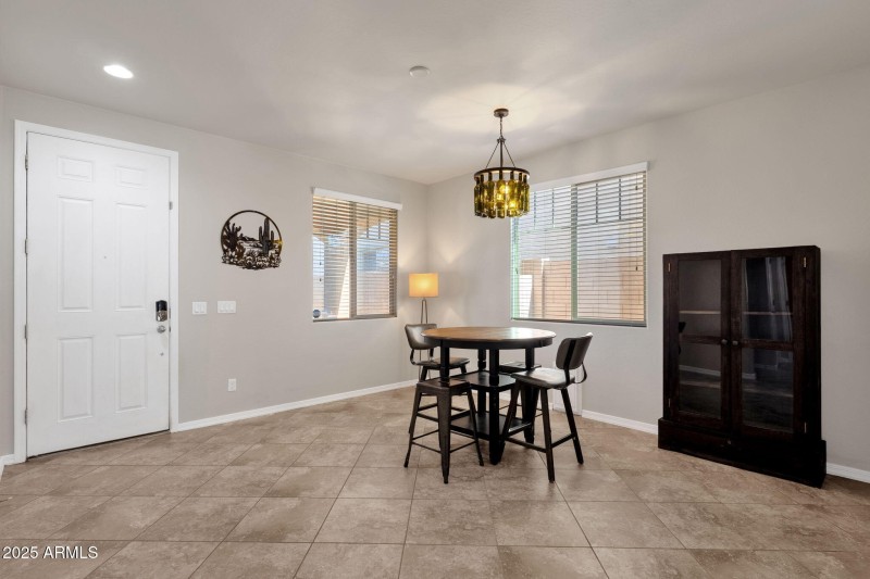 6-web-or-mls-2947-e-saltsage-dr