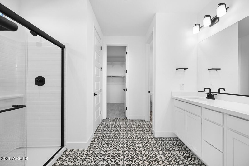 hj-az-phoenix-lucero-hazel-lot-52-bathro