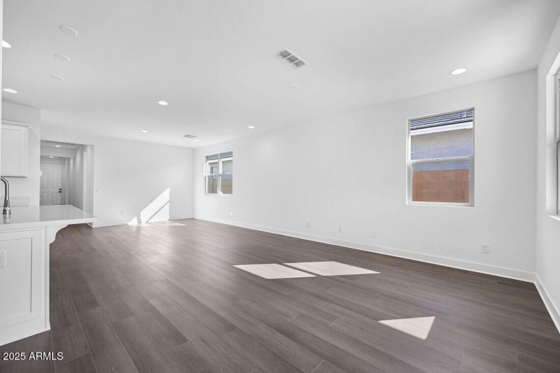 hj-az-phoenix-lucero-hazel-lot-52-dining