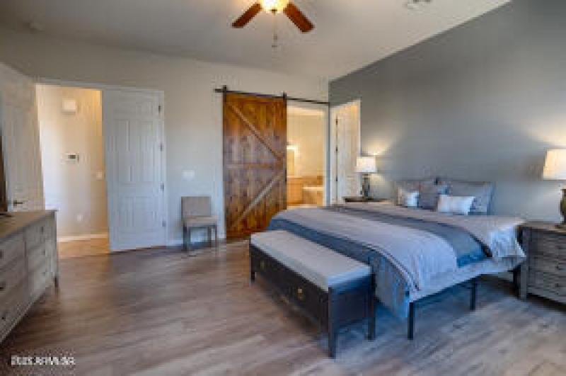 20251022234237735179000000