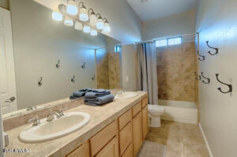 20251022234237970543000000