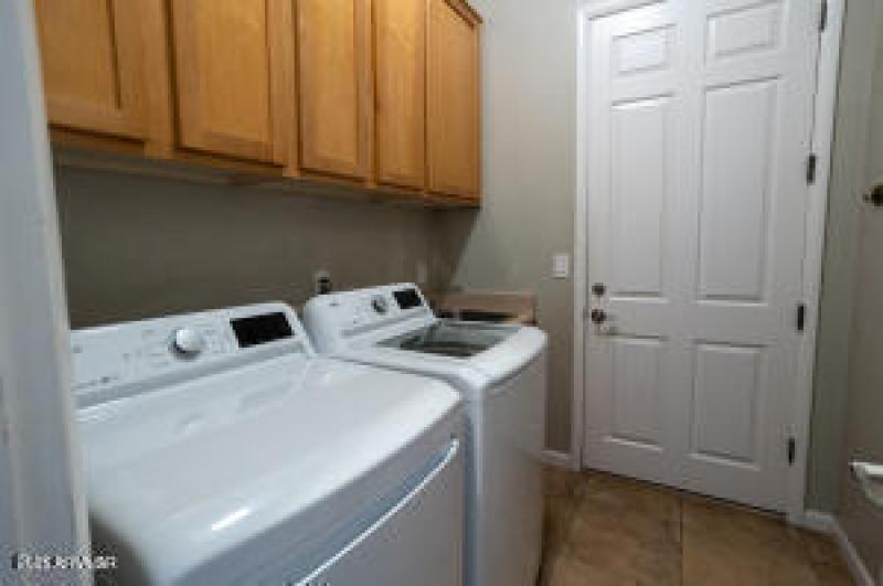 20251022234238152166000000