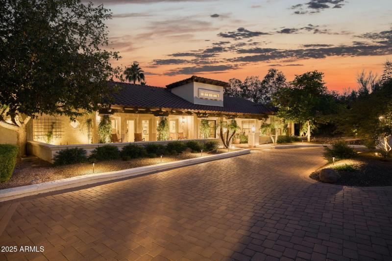 4801 E Moonlight Way - 714