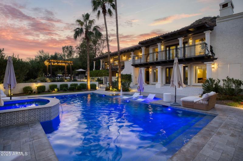 4801 E Moonlight Way - 702