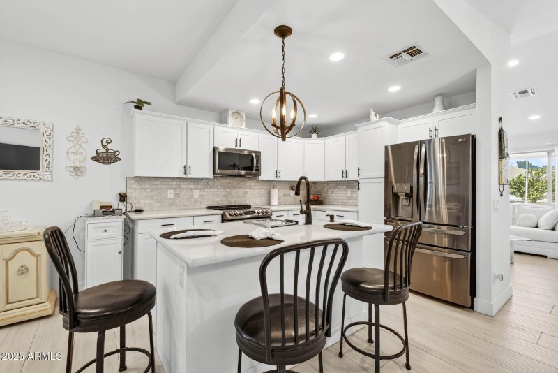 18_12907_W_Crystal_Lake18_mls