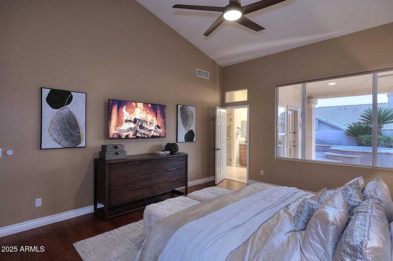 Night-Master Bedroom2