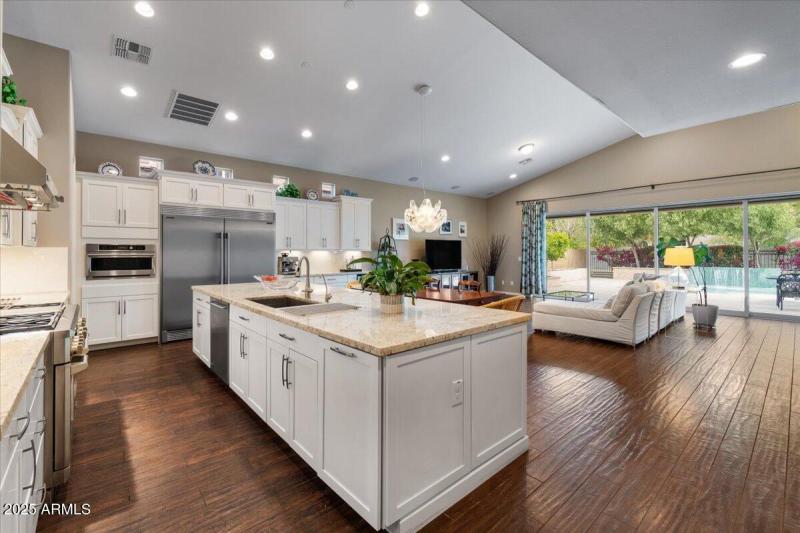 07-Kitchen & Living Room