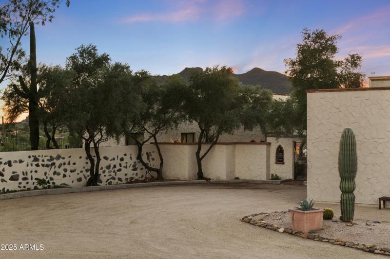 Sizable Parking and Entry