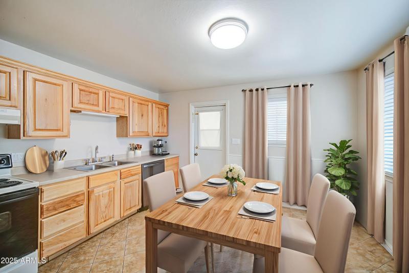 Kitchen-4 - Dining Room - Standard - 0