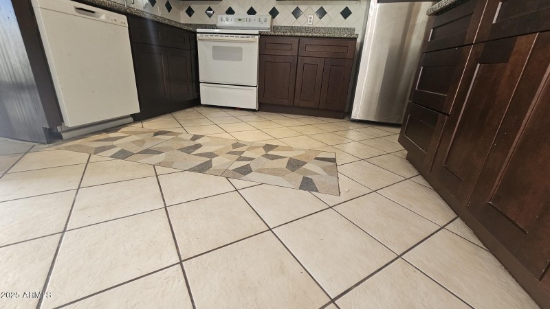 63febee1-305e-4161-8547-26fdcab8c3ec - C