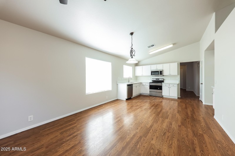 007-photo-living-room-14914172