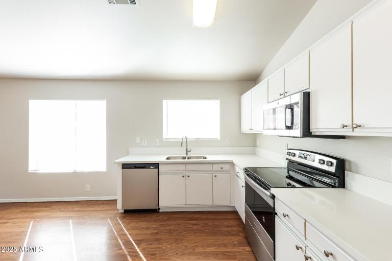 011-photo-kitchen-14914175