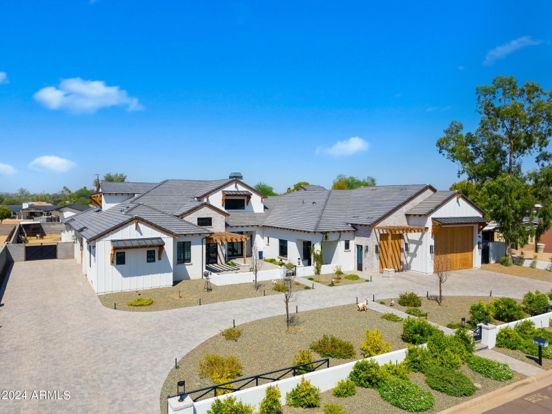 03front of property driveway entrance_ae