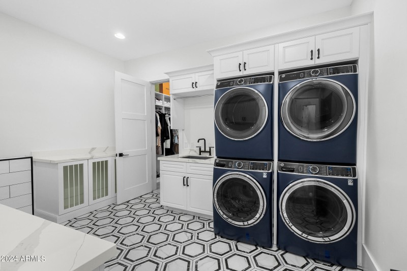 51oversized laundry