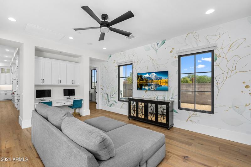 56guest suite lounge