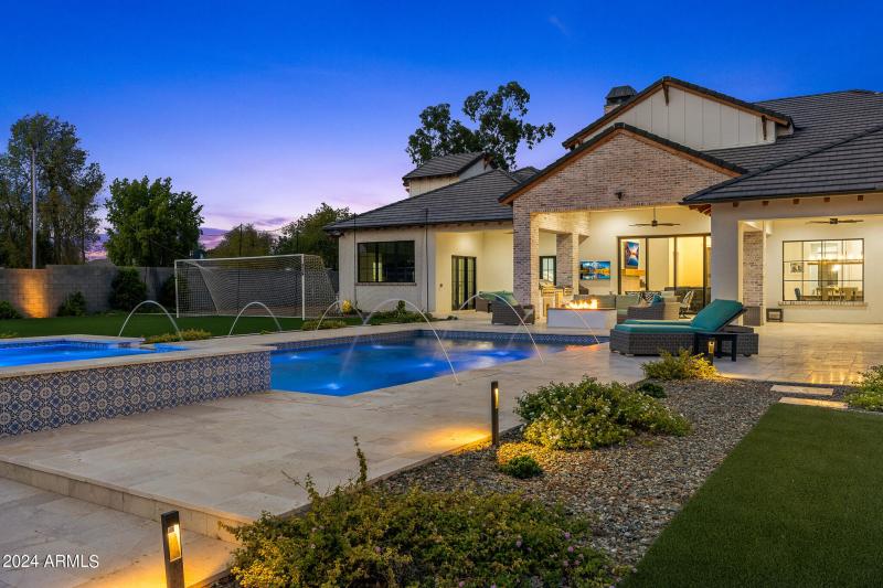 94back yard view_twilight