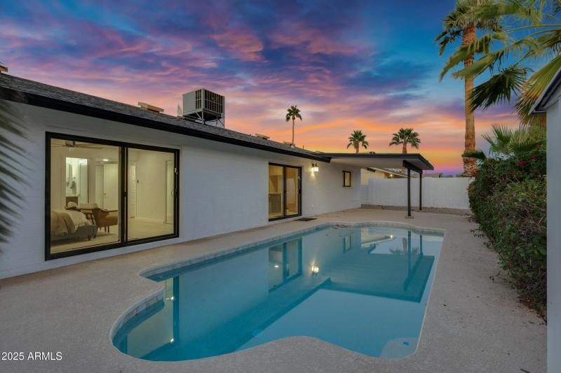 1527 E Bell De Mar Dr-33