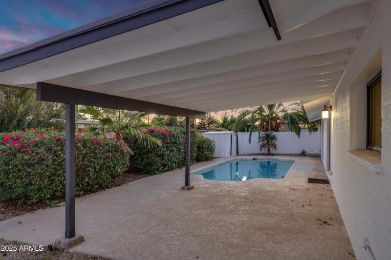 1527 E Bell De Mar Dr-31