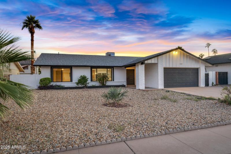 1527 E Bell De Mar Dr-29