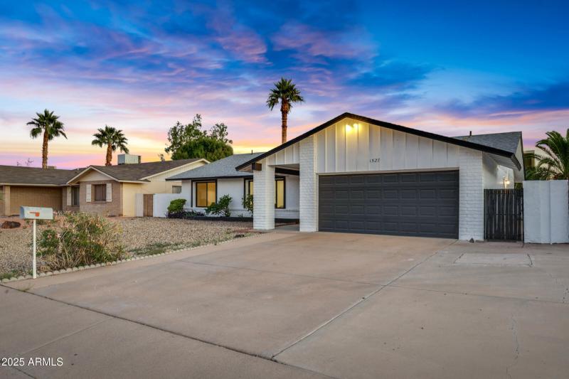 1527 E Bell De Mar Dr-28