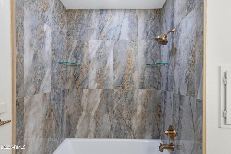 1527 E Bell De Mar Dr-16