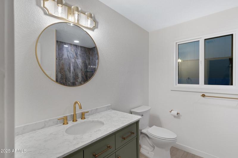 1527 E Bell De Mar Dr-15