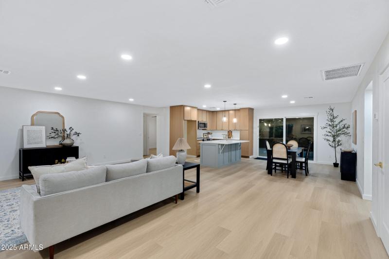 1527 E Bell De Mar Dr-5