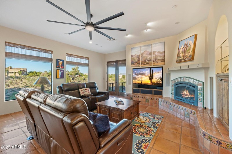 Spacious Living Room w/ Fireplace