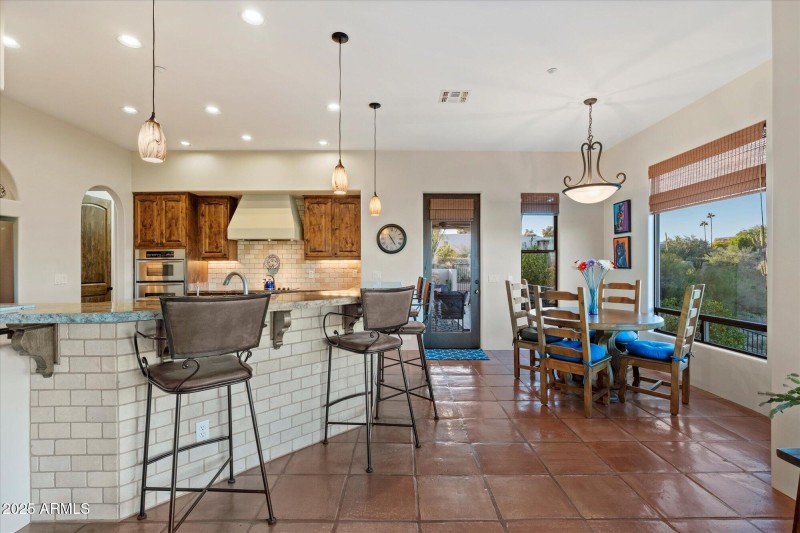 Chef's Kitchen w/ Breakfast Nook