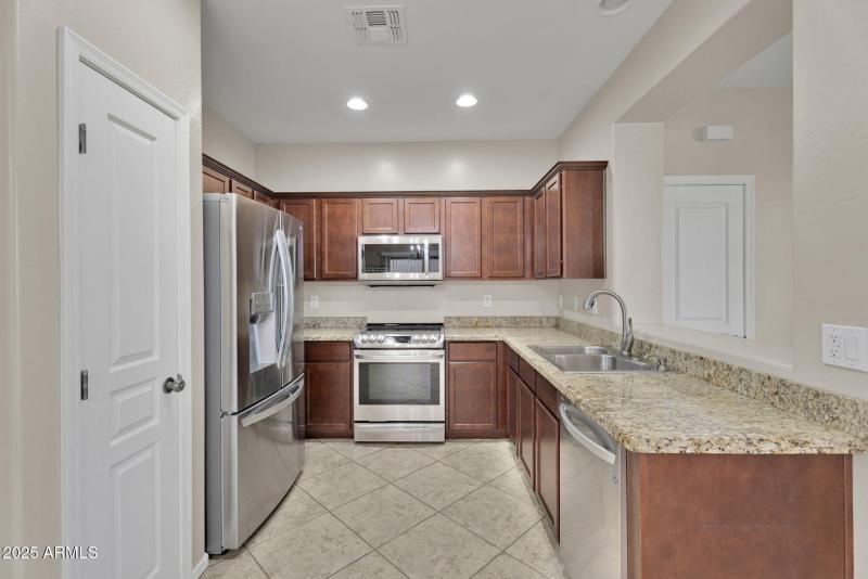 8-web-or-mls-6813 S 7th Ln - 19