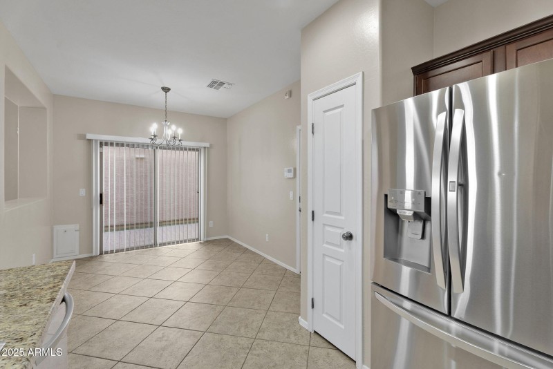 14-web-or-mls-6813 S 7th Ln - 22