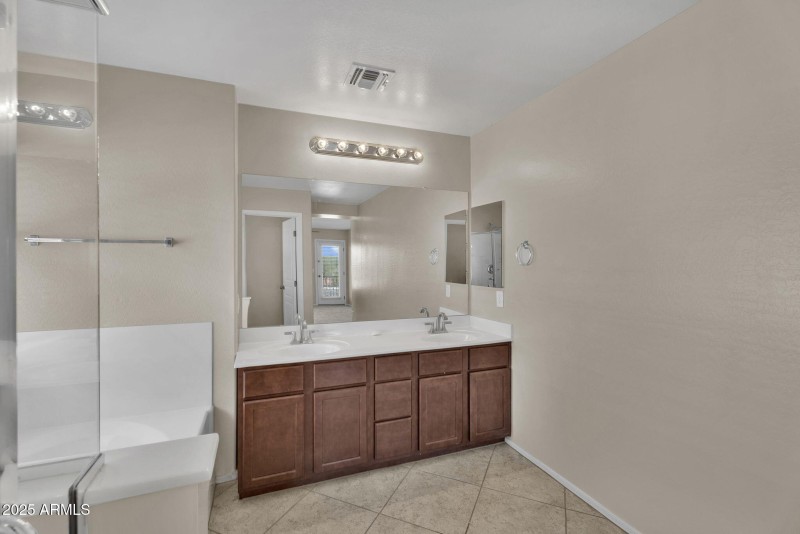 24-web-or-mls-6813 S 7th Ln - 34