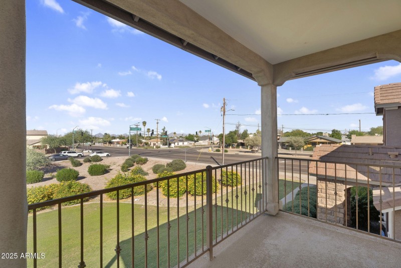 28-web-or-mls-6813 S 7th Ln - 10