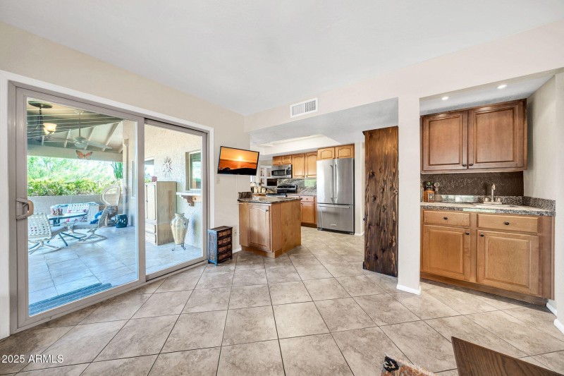 Hearth rm walk-out to patio