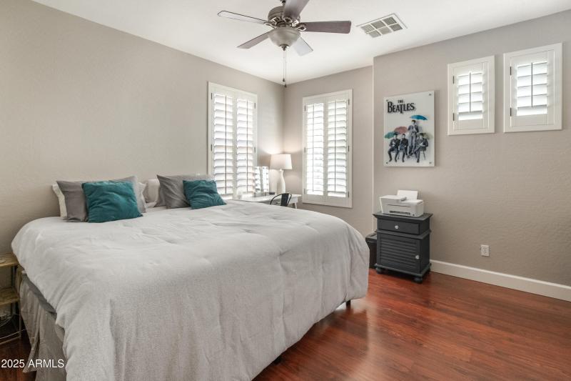 15294 W Old Oak Ln-9