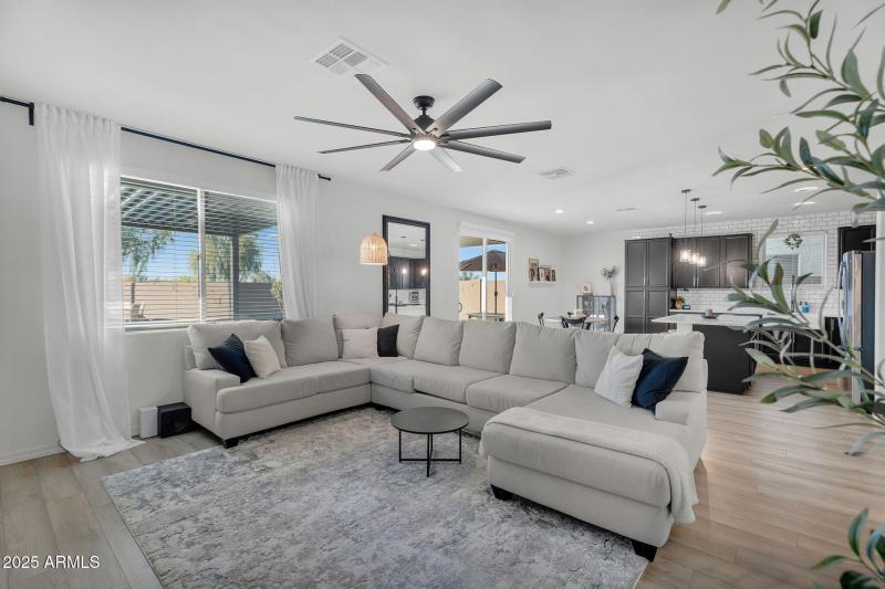 10-web-or-mls-Daylight-7