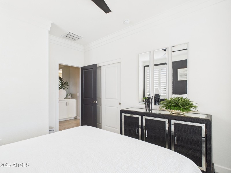 CAM03379G0-PR0159-STILL009