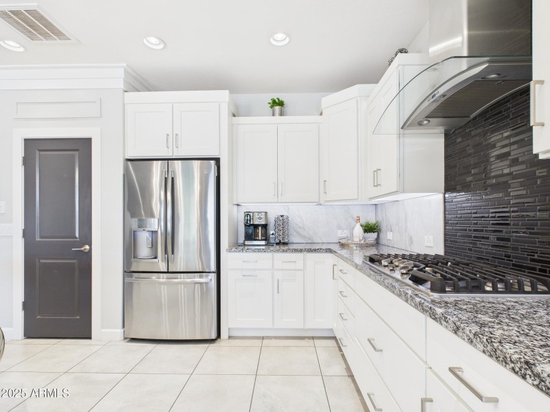 CAM03379G0-PR0159-STILL014