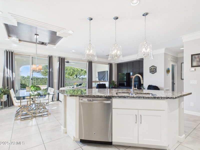 CAM03379G0-PR0159-STILL015