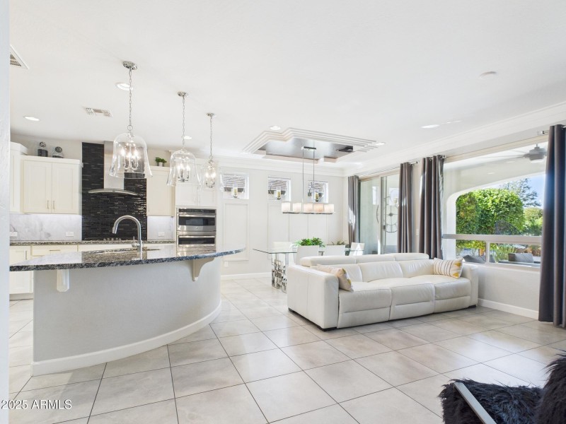 CAM03379G0-PR0159-STILL018