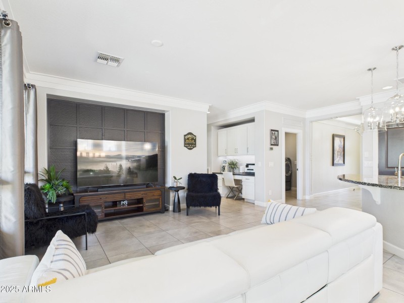 CAM03379G0-PR0159-STILL019