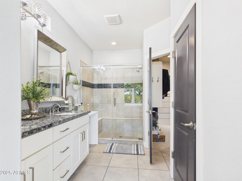 CAM03379G0-PR0159-STILL026