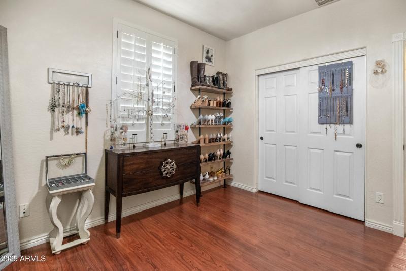 15294 W Old Oak Ln-8