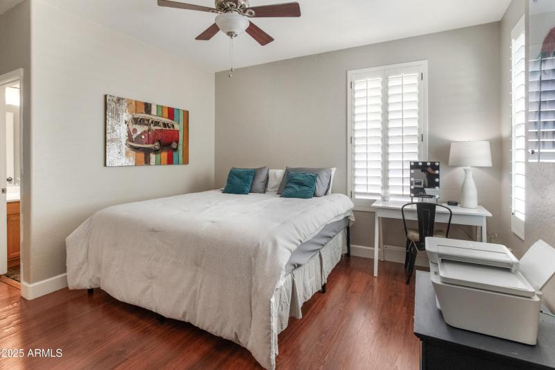 15294 W Old Oak Ln-10