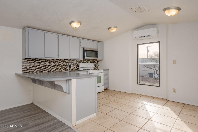 220 S Bright Star Ln