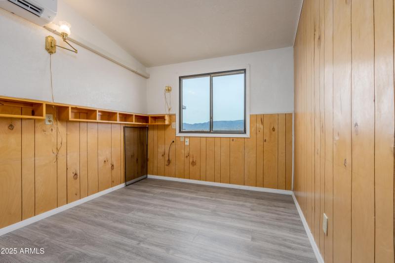 220 S Bright Star Ln