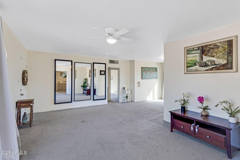 Living room 229 W Mission Ln-6